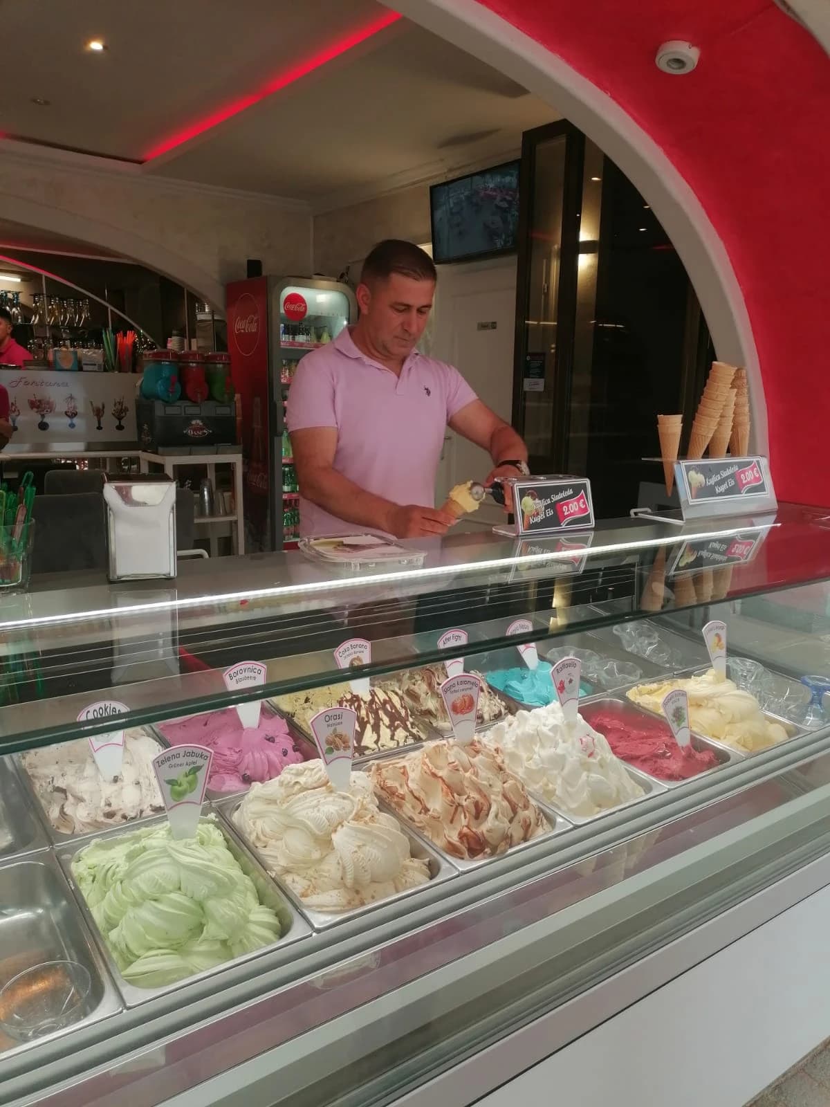Fontána pastry shop and mega ice cream for 2 EUROS