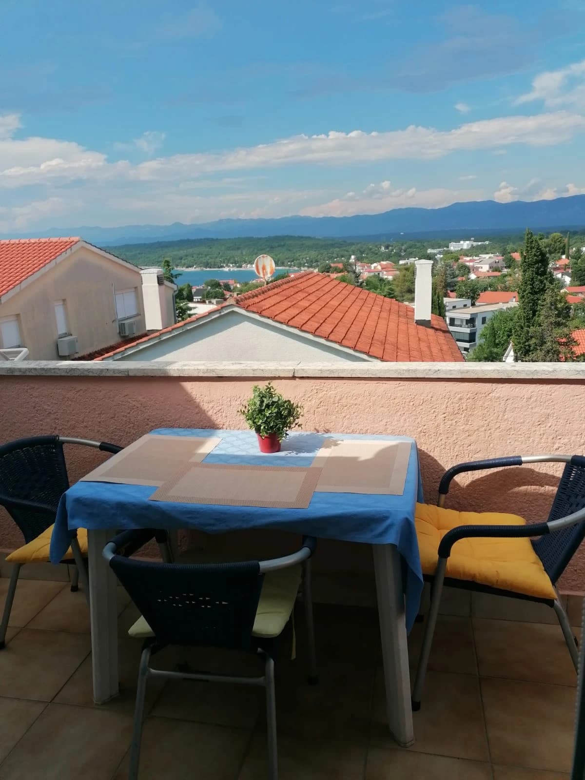 Triple room on the upper floor with balcony 5